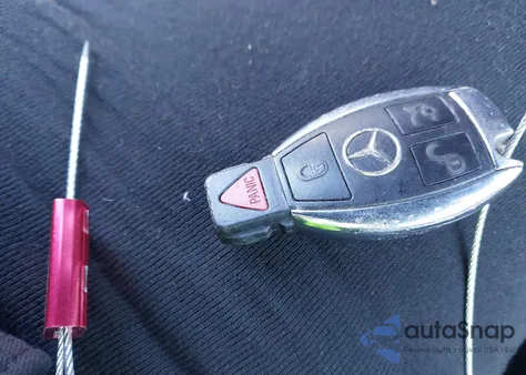 2014 Mercedes-Benz E 350 z USA, uszkodzony, nr VIN WDDKJ5KB6EF238107